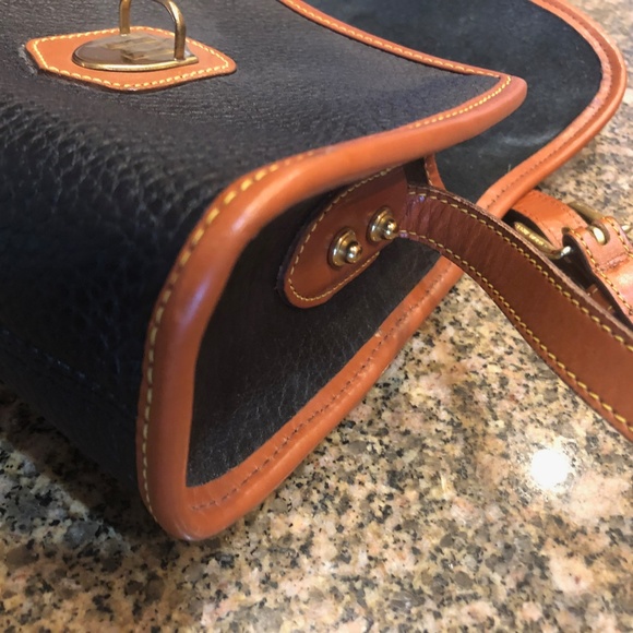 DOONEY & BOURKE PURSE - Picture 6 of 8